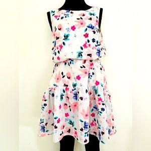 Spring floral dress. Size 6. M